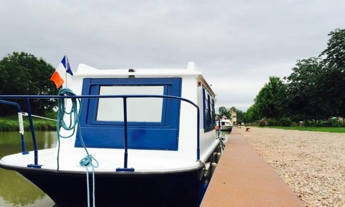 Cuffy Boat Rental | Boat LE BAYOU - NEVERS - LA LOIRE - MAGNY-COURS