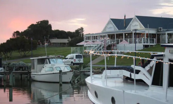 Nangkita Boat Rental | Boat Stay - Eliza Jane - Hindmarsh Island - Short Term Accommodation for 2
