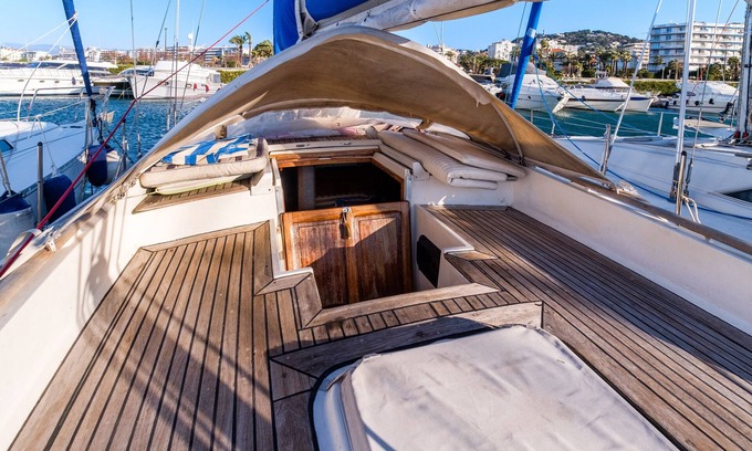 Pointe Croisette Boat Rental | Boat "Voilier de 12 m à Quai Port Canto" with Wi-Fi & A/C