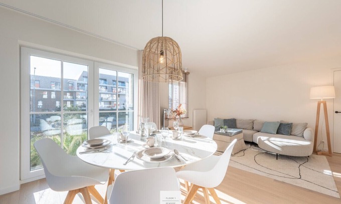 Nieuwpoort Apartment | Boathouse Floor, Hamptons style at the harbor