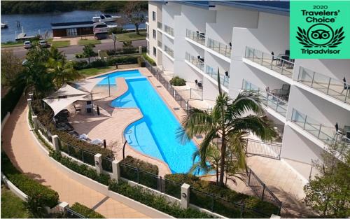 Tea Gardens Apartment | Boathouse Resort (Water Front)