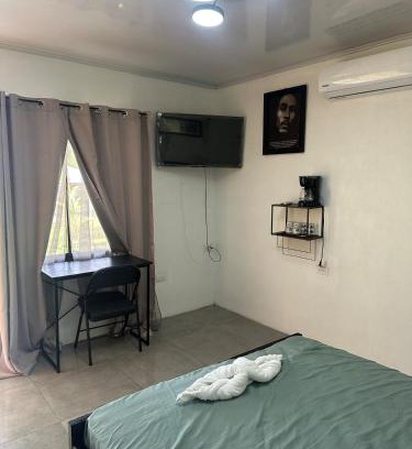 Puerto Viejo de Talamanca House | Bob Marley Room, beautiful cabin surrounded by Jungle