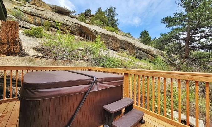 Estes Park Cabin | Bobcat Cabin: Hot Tub, Pet-Friendly, Amenities, Adventure Awaits