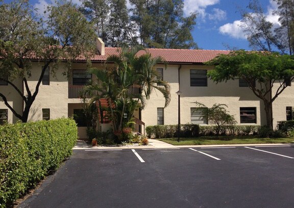Boca Raton Condo | BOCA LAGO GOLF COURSE 2 BEDROOM/ 2 BATH CONDO IN 55+ GATED COMMUNITY.
