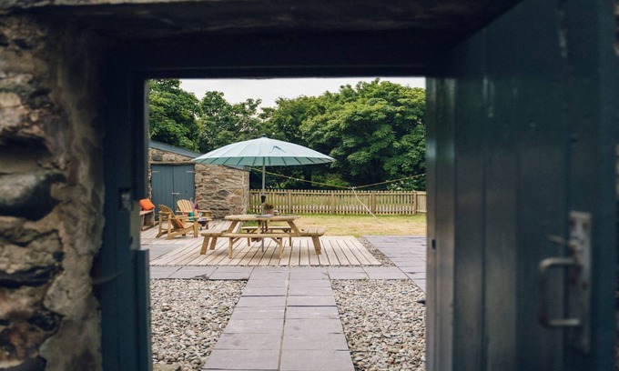 Llandwrog Cottage | Bodfan Bach - an on the beach that sleeps 6 guests in 3 bedrooms