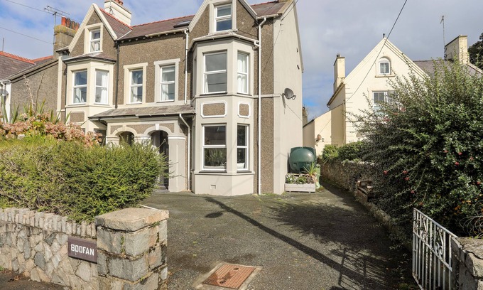 Edern House | BODFAN - MORFA NEFYN, pet friendly, with a garden in Morfa Nefyn