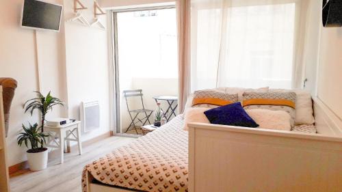 Sete Apartment | BoHémian Studio in Sète Center