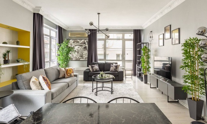Nisantasi Apartment | Bohemian Flat in Nisantasi with Central Location