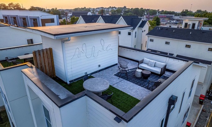 Whitebridge House | Bohemian Luxe 234-Rooftop Deck-Mins to Broadway