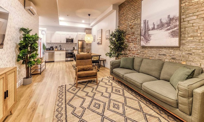 Vieux-Quebec-Cap-Blanc-colline Parlementaire Hotel | Bohemian Vieux Quebec Two Bedroom