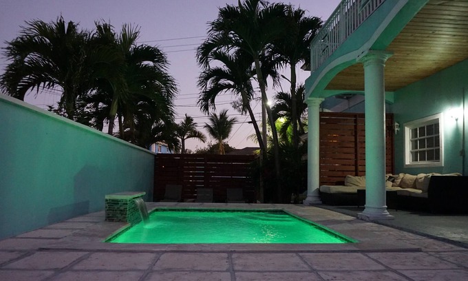 Coral Harbour Apartment | Boho-Baha 2Br Retreat Near Airport