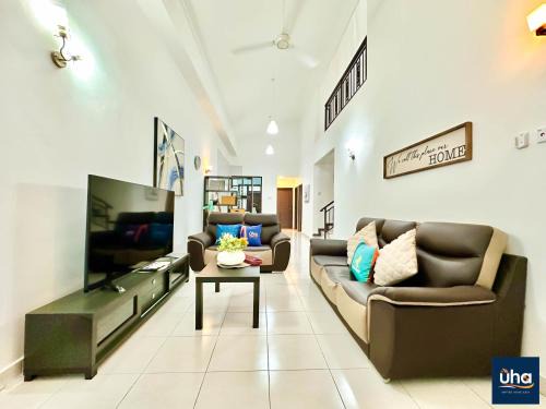 Taman Molek House | Boho Bliss. Taman Molek @ 4 Bed,2 Bath Near Jusco Tebrau
