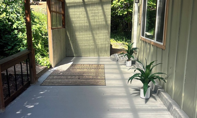 Coos Bay House | Boho Bungalow Near Amenities