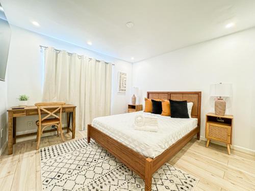Beverly Hills House | Boho-Chic 1BR-1BA Oasis near Hollywood -BRBEV13