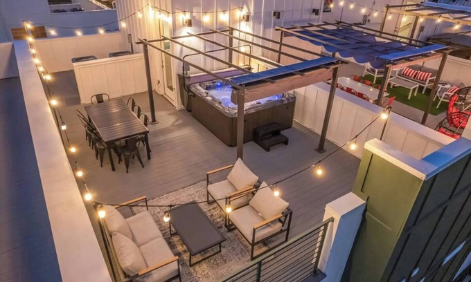 Katie Hill Neighborhood House | Boho Chic/private rooftop oasis