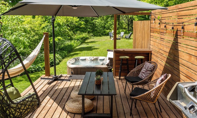Bracebridge House | Boho Cozy Home by the Muskoka River, 5 mins. to downtown Bracebridge