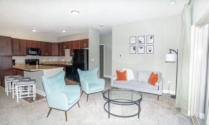 West Des Moines Apartment | Boho, spacious, luxury retreat close to Jordan Creek Town Center