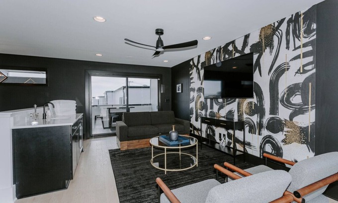 Nashville House | Bold & Modern | Walk the Line in Music City