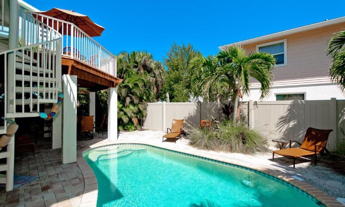 Anna Maria House | BON AMI - 804 N Bay