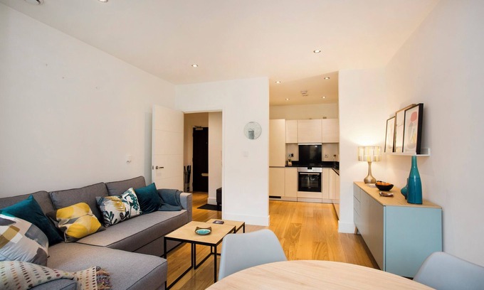 Golborne Apartment | BONCHURCH ROAD, Notting Hill, London. Modern 1 bed,1 bath apartment with patio.
