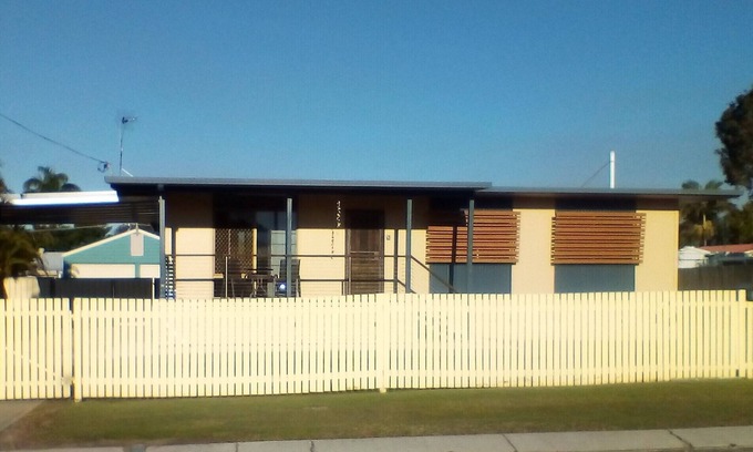 Urangan House | Boneanza PET FRIENDLY Holiday House