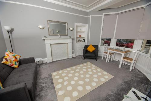 Dumbarton Apartment | Bonhill Getaway