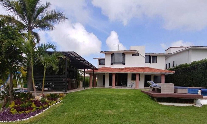 Lomas de Cocoyoc House | Bonita casa con amplio jardín y terraza