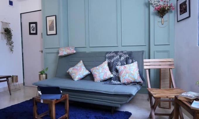 Bandra West House | Bonjour Bandra: Cozy and Elegant Retreat on Carter Rd