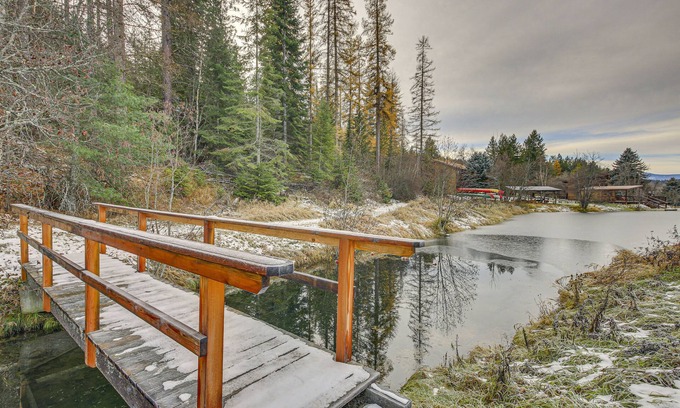 Bonners Ferry Cabin | Bonners Ferry Cabin w/Wraparound Deck & Views!