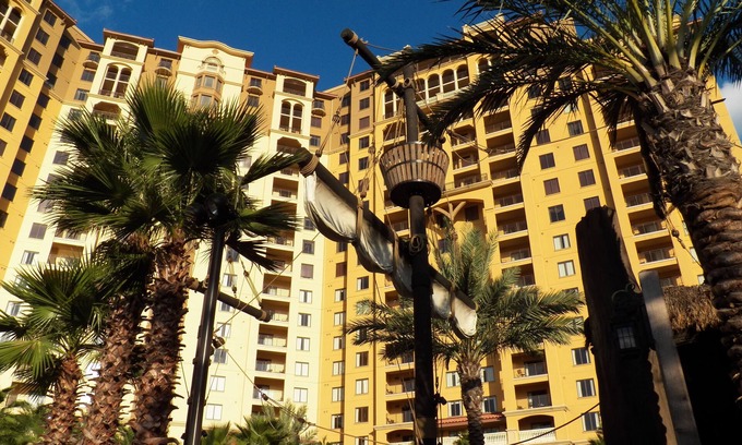 Lake Buena Vista Condo | Bonnet Creek @ Disney. See the fireworks @ EPCOT from the resort!