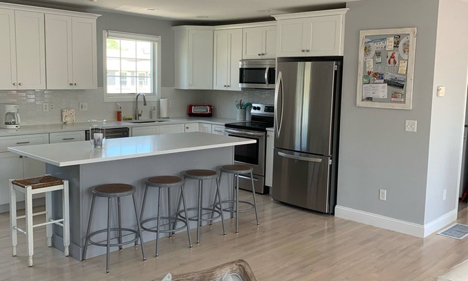 Bonnet Shores House | Bonnet Shores, Rhode Island Summer Rental, Great Waterviews, Walk To Kelly Beach