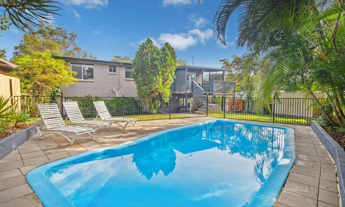 Bonny Hills House | Bonny Beach House - Accommodation with Pool 350 Metres To Rainbow Beach