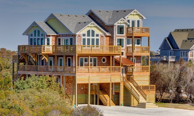 Hatteras House | Bonzer Beach House - Luxurious 6 Bedroom Semi-Oceanfront Home in Hatteras