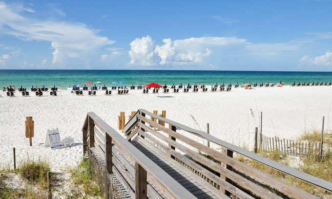 Sandestin Condo | Book 3 Nights Get 4th Free* Full Kitchen Studio*On Beach* Family Friendly Condo!