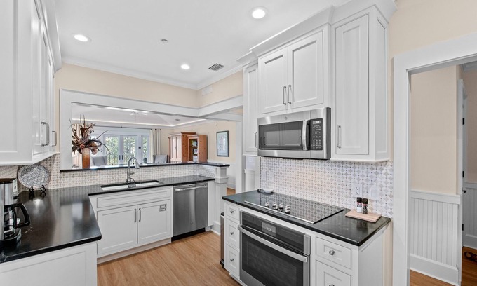 Watercolor Condo | Book a Fall Getaway Today! Park District - Gulf Views! Park Views! Jetted Tub!