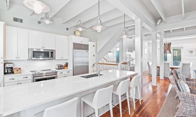 Watercolor House | Book for Summer! Good Times - Park District! Fireplace! Close to Seaside! 4 Outdoor Porches!