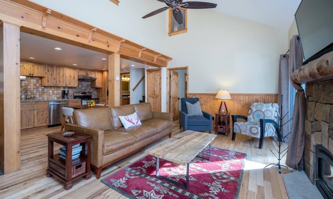 Ketchum Condo | Book for Summer! Condo Within Walking Distance to Skiing and Sun Valley Lodge! Access to Hot Tub!