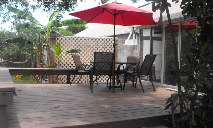 Vilano Beach House | BOOK NOW! FALL DISCOUNT: St. Augustine Townhouse for 2 nr Beach, Non-smoking