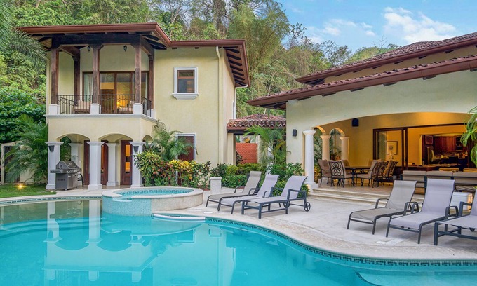 Jaco House | Book online: Take advantage of our limited-time offer! Stay 4 pay 3!
