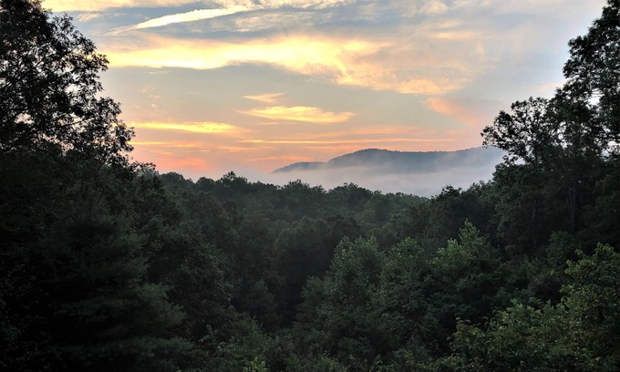 Mineral Bluff Cabin | Book w/Owner, Not Agency, Firepit, Hot Tub, Game Room, 3 King Beds & Paved Roads
