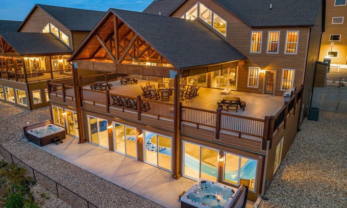 Kimberling City Cabin | Book Your Dream Vacation at Lazy River Retreat!