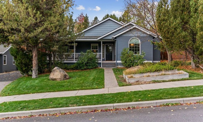 Awbrey Butte House | Book your getaway now and enjoy the splendor of Springtime in Bend!