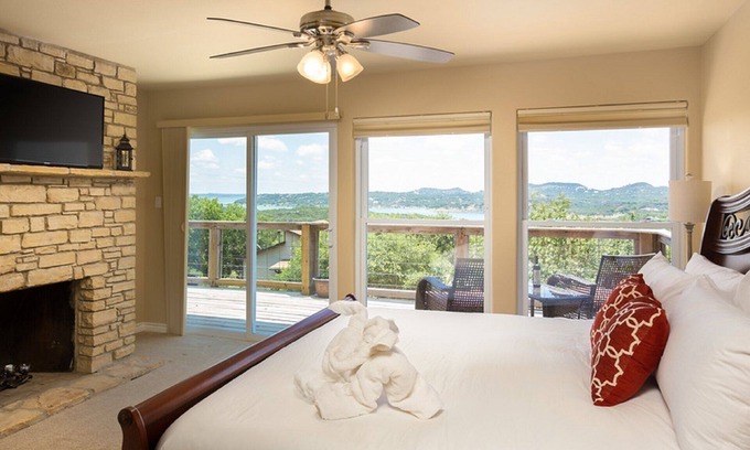 Canyon Lake House | BOOK YOUR SPRING BREAK FUNCATION firepit~neighborhood pool~golf course~SLEEPS 11