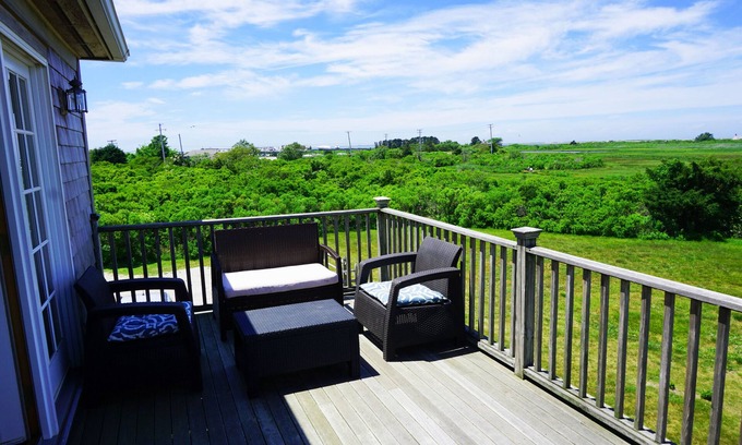 Madaket House | Booking a Clean, Spacious House in Madaket for Sunday to Sunday weeks.