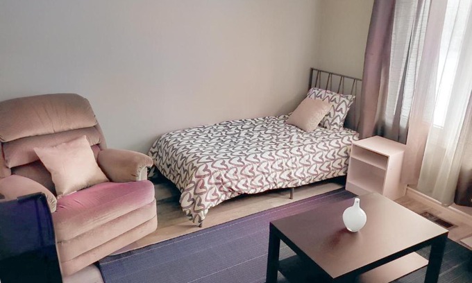 Aylmer House | Booking- Colline- Single Room - Self Check-In