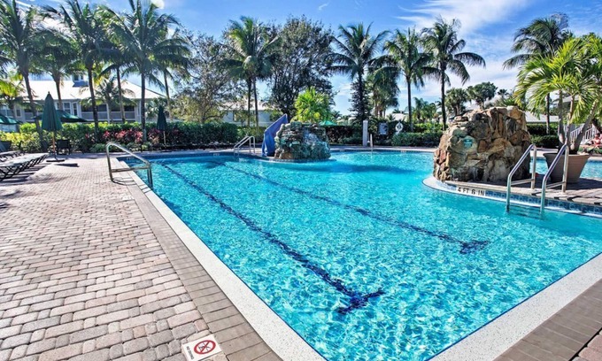 Naples Condo | Booking Jan-April 2026 NOW! Lely 2BR 2BATH +Den Lely Golf & Swim Condo! A+