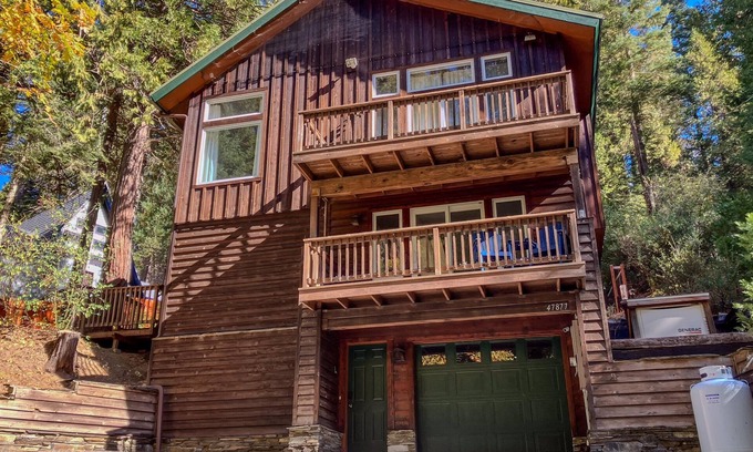 Sugar Pine Cabin | Boom Chalet Yosemite: Secluded Creekside Escape