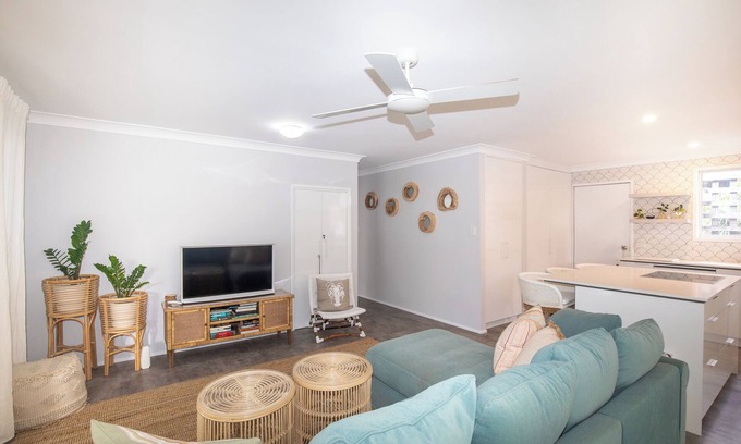Point Lookout House | Boondi - beautiful lowset home, walk to everything