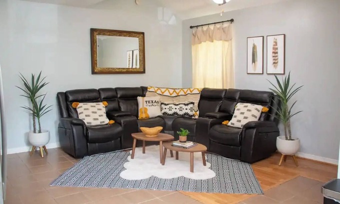 Fort Worth House | Boot Scoot'n In the Stockyards. 3 bedrooms/2 bath