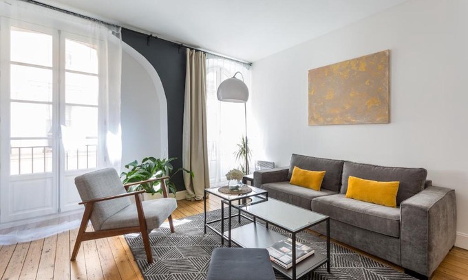 Hotel de Ville - Quinconces Apartment | Bordeaux Bouquiere